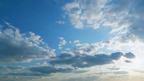 Rays of sun through clouds. Blue sky with cloudscape backlit bright sunlight Video stock 211255784