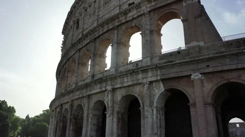 Rays of sunlight pass through the cracks of the colosseum in Rome Stockbeeldmateriaal 150015012