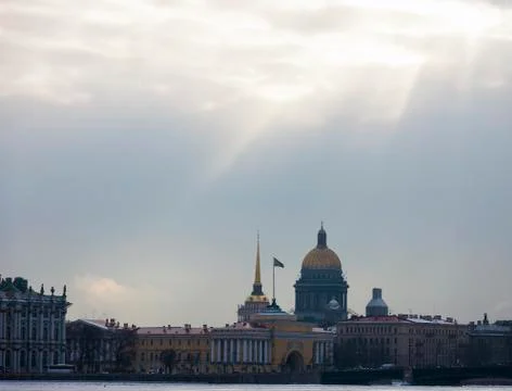 Rays of the winter sun over the Neva embankment. Stock-Fotos