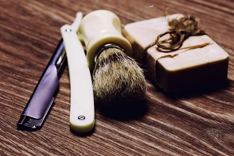 Razor sharp soap brush retro Men s cosmetics shaving brush and razor on a ... Foto stock