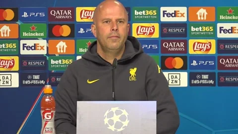 RB Leipzig v Liverpool: Arne Slot press conference  Video stock 289009934