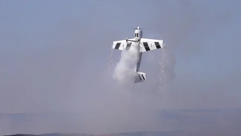 RC model aircraft with smoke Video stock 102026876