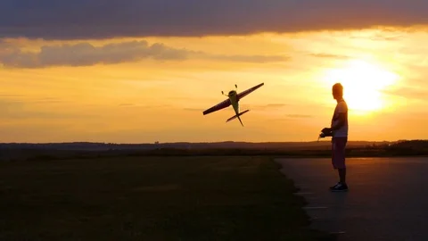 RC model aircraft at sunset Video stock 102021528