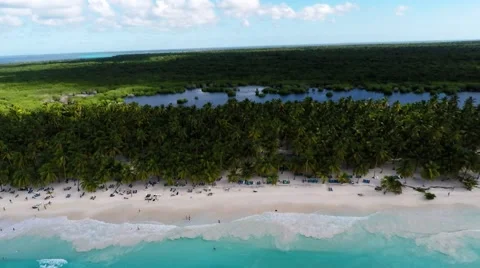 RD - Saona - beach landing Stock Footage 59555843