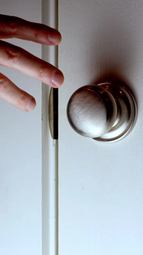Reaching for doorknob - slow - vertical Stock Footage 322720629