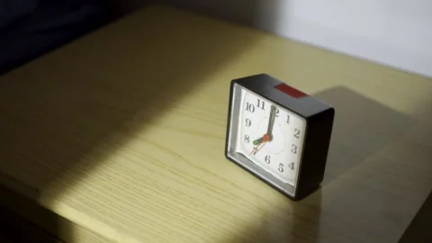 Reaching for his alarm clock Vidéo 262845124