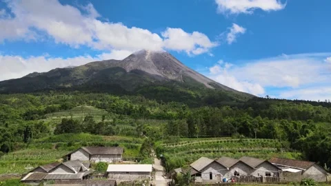 Reaching Volcano 스톡 동영상 149856643