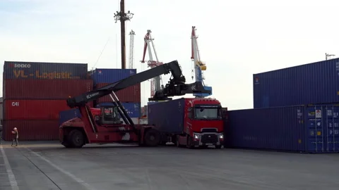 The reachstacker removes the container from the truck. Stock Footage 149467656