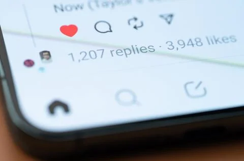 React with like heart on Threads feed 写真素材