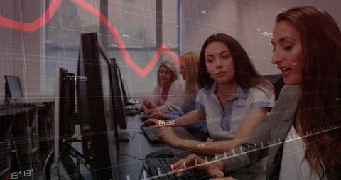 Reacting to red graph appearing, right woman leaning and explaining keyboard Vidéo 331567851