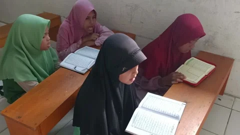 Read the Qur'an Video stock 209499075