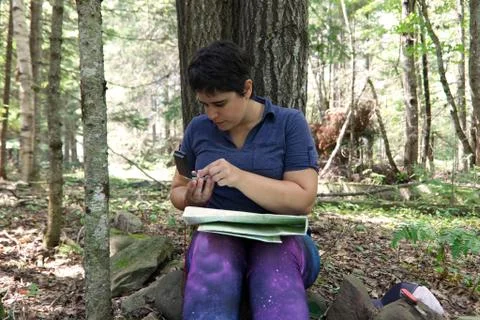 Reading and finding direction Stock-Fotos