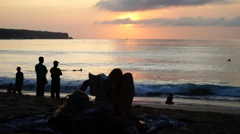 Reading on the beach during sunset. 스톡 동영상 68727811