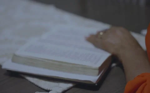 Reading Bible Видео 296483831