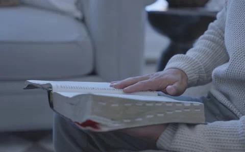 Reading a Bible Видео 296483839