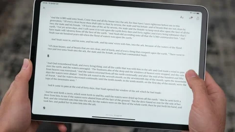 Reading bible tablet Stockbeeldmateriaal 235915936