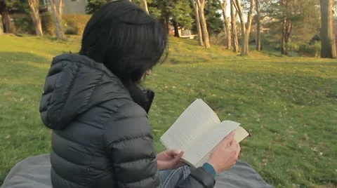 Reading book Video stock 22024974