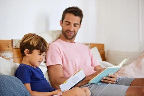 Reading book, knowledge and dad with child on couch, education and relax wi.. 스톡 사진