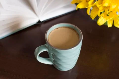 Reading with coffee Foto stock