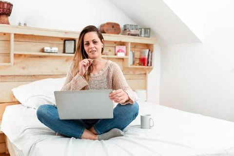 Reading Interesting Articles Online, Solving Internet Problems, Video Blog Ideas 写真素材