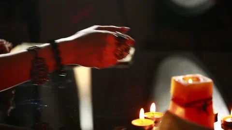 Reading the lines hand in a woman's hands Vídeo Stock 63256363