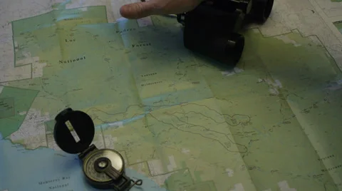 Reading a Map Video stock 34499752