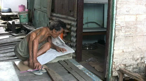 Reading The Newspaper In The Slum 스톡 동영상 738244