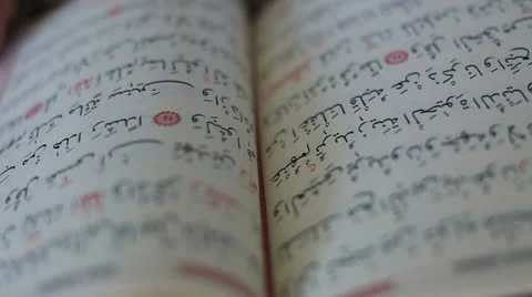 Reading Qur'an 6 스톡 동영상 25420790