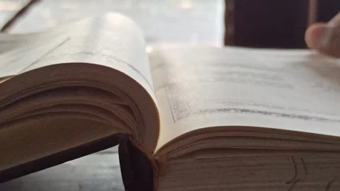 Reading the Quran with Translation Stockbeeldmateriaal 255085876
