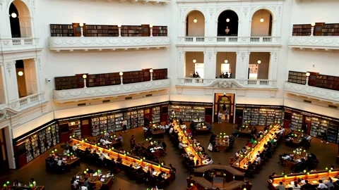 Reading at State Library Victoria Stockbeeldmateriaal 300934511