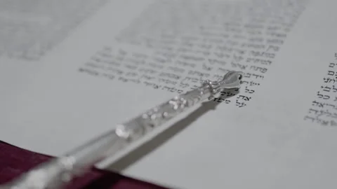 Reading a Torah scroll. Slow motion. Close-up 스톡 동영상 142465384