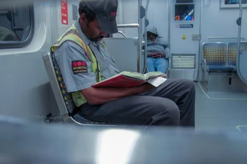 Reading on the train Foto stock