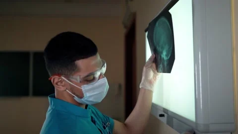 Reading X-ray image by the doctor Video stock 151786083