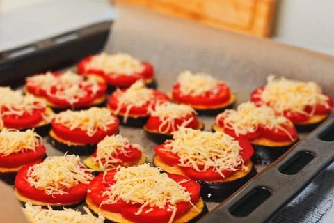 Ready to cook eggplants with cheese Foto stock