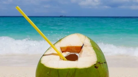 Ready to drink coconut on a white sand tropical beach 60 fps Stockbeeldmateriaal 70040764