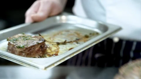 Ready for lunchtime 库存影片 121996270