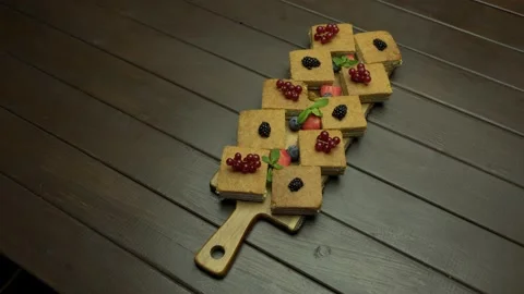 Ready-made cakes on a cutting board, decorated with fresh berries. honey cake. Stock-Footage 143196178