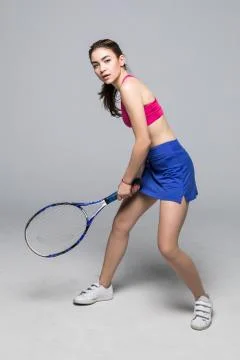 Ready to win. Side view portrait of beautiful young woman in sports clothes h Foto stock