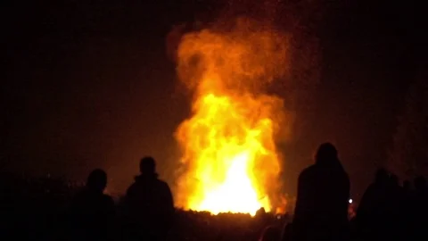 Real big bonfire on nature Video stock 77494868