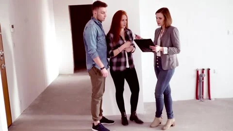 Real estate agent talking with her clients in apartment to rent Stock Footage 95635894