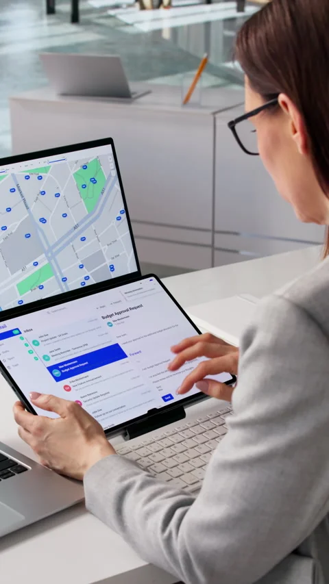 Real Estate Agent Wring Emails 스톡 동영상 330254942
