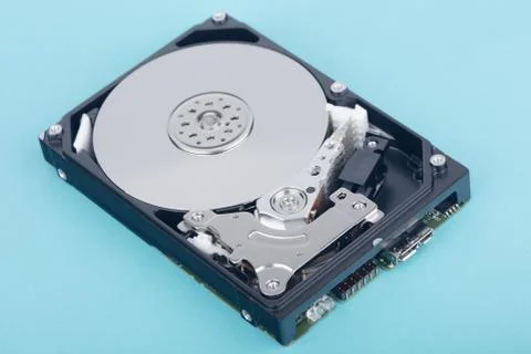 Real open computer hard drive on a blue background Stockfoto's