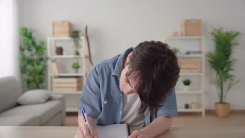 Real point of view of student learning from home Vídeos de archivo 234292509