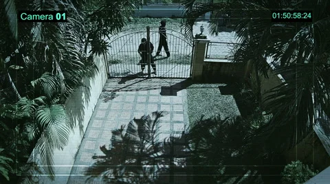 Real surveillance camera recorded two criminals close near the apartment house. Vidéo 59778140
