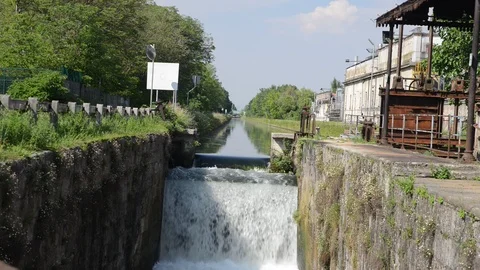 Real time of a cascade on a lock at the Naviglio Pavese Stock Footage 89941429