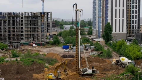 Real time drilling rig performing foundation work at residential construction Video stock 312602976