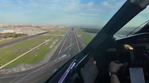 Real Time Final Approach to Madrid Airport (MAD) Through the Pilot’s Eyes with Stock Footage 332764187