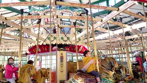 Real time footage of a Carousel ride at a park Stock Footage 165138112