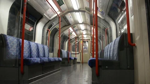 Real time, London Empty Central Line Tube car at station, with audio Stockbeeldmateriaal 127293657