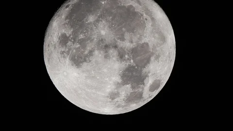 Real-time native and very detailed UHD extreme closeup shot of the moon Видео 98139018